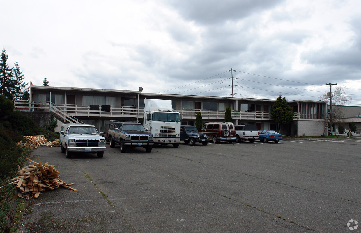 Building Photo - Coronet Apartments