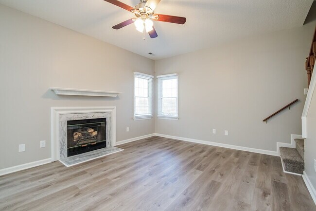 Foto del edificio - 4513 River Edge Dr