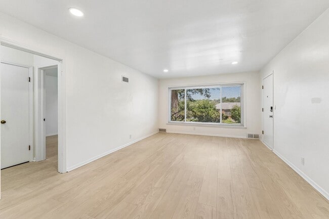 Building Photo - 1210 N 60th St