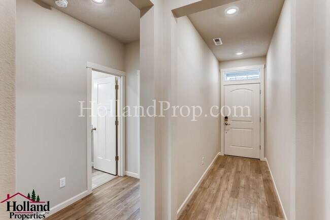 Building Photo - Charming 3-Bed, 2-Bath Home with Freshly P...