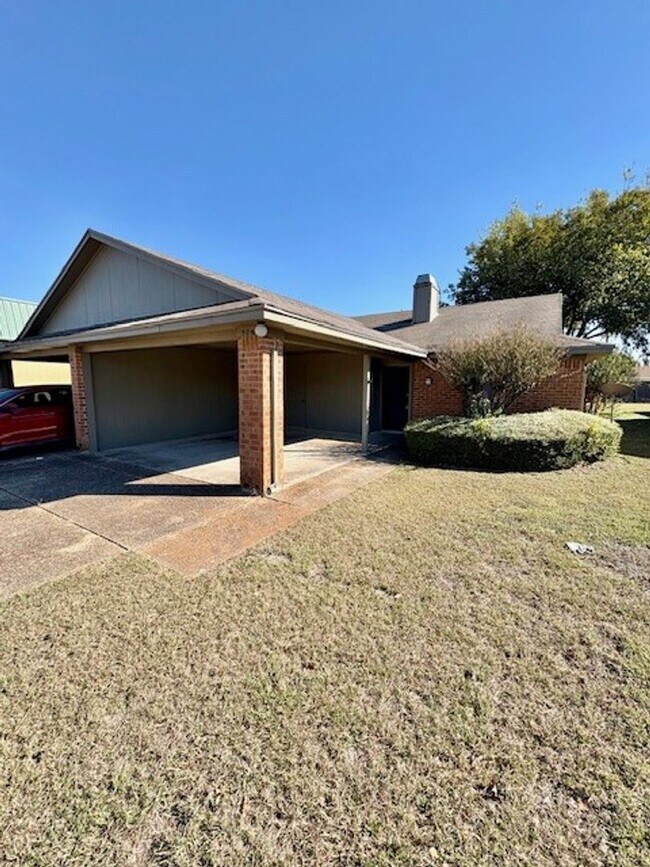 Building Photo - 204-206 Zuni Dr