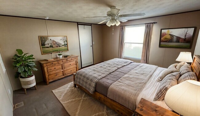 Foto del edificio - 775 Steele Rd