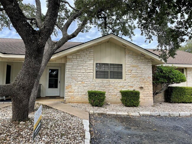 Foto del edificio - 21013 Highland Lake Dr