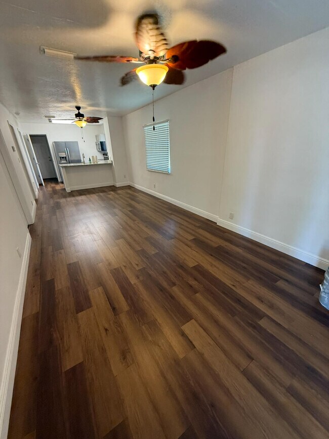 Building Photo - 205 N Oak St