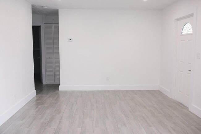 Building Photo - 5649 S 37th Ct