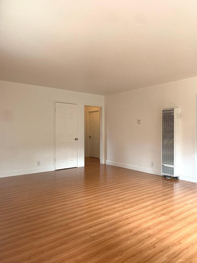 Building Photo - 528 N Fair Oaks Ave