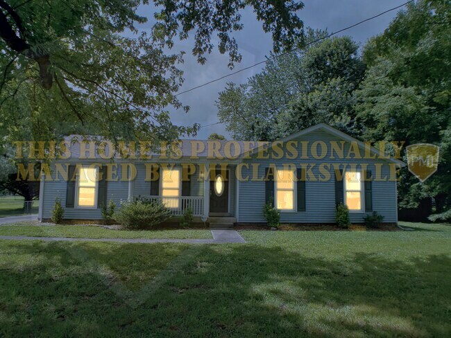 Building Photo - Three Bedroom Two Bath in Convenient Locat...