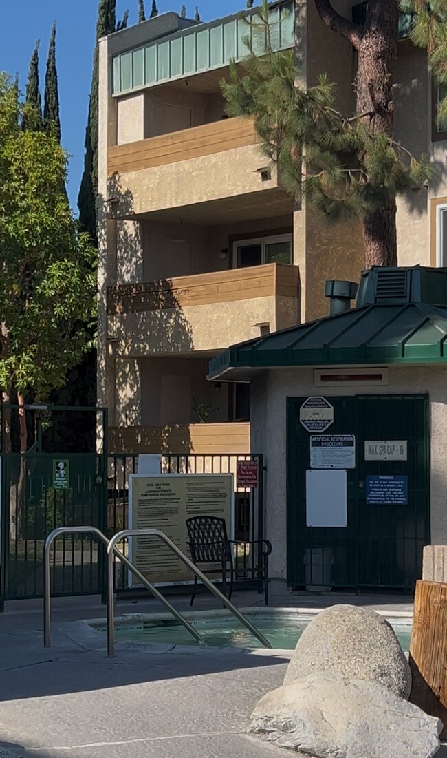 Foto del edificio - 12121 Centralia St