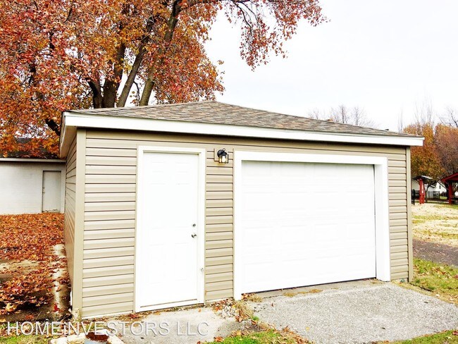 Building Photo - 2 br, 1 bath House - 197 summit Ave