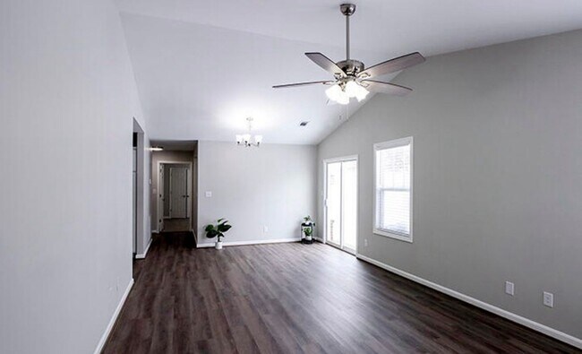 Foto del edificio - 2BR/2BA Patio Home for Rent w/Garage in Okolona!