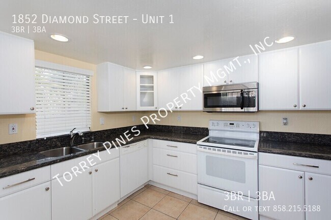 Building Photo - 3 bedroom, 2.5 bath Townhome in Pacific Be...