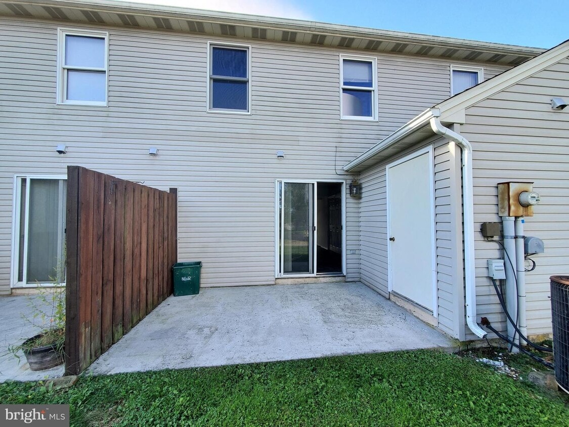 Primary Photo - 124 Furman Rd