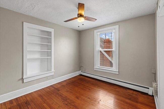 Foto del edificio - 329 E Union St