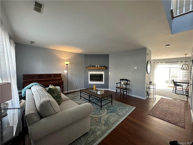 Foto del edificio - 620 Crab Apple Ln