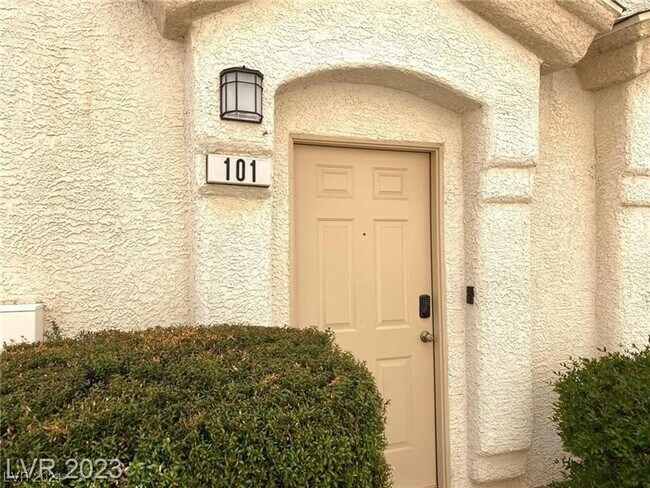 Building Photo - 9333 Leaping Deer Pl