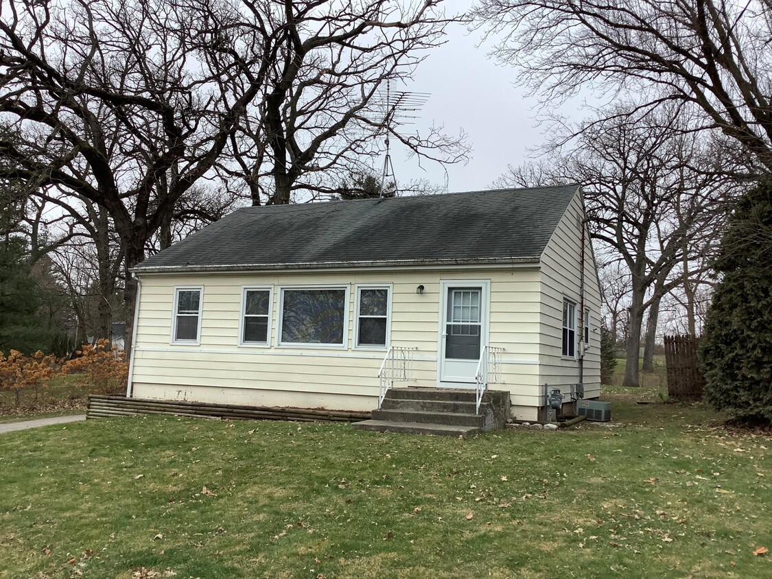 Primary Photo - N591 Pleasant St