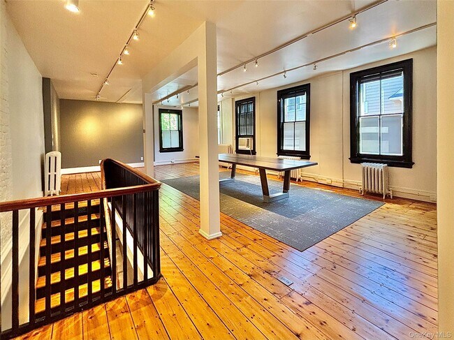 Foto del edificio - 6378 Mill St