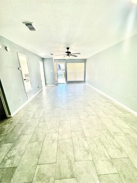 Foto del edificio - 4023 Briarglen Dr