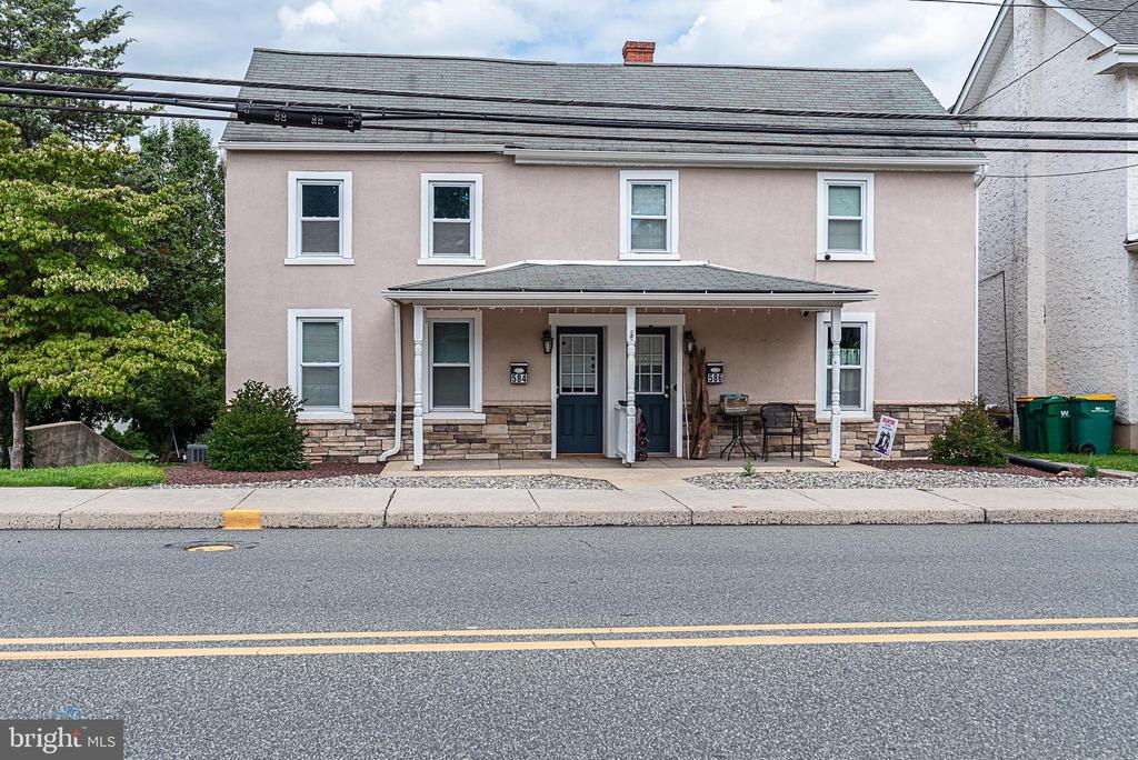 Primary Photo - 586 Main St