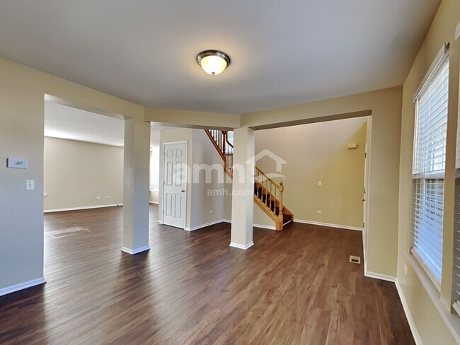 Building Photo - 2123 Red Oak Dr