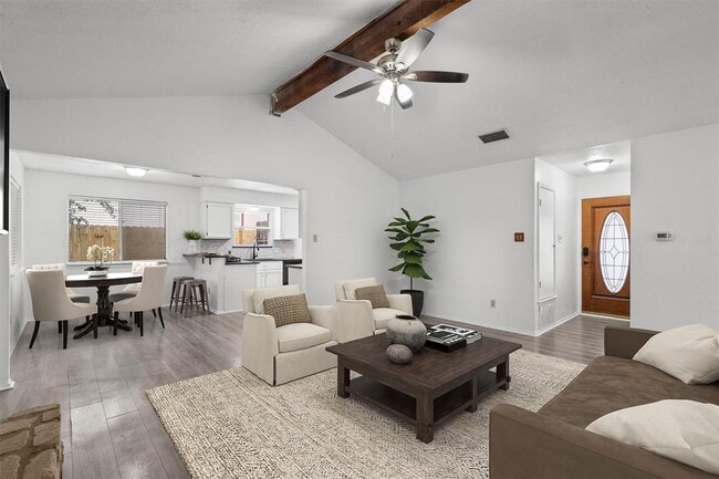 Building Photo - 701 Riverwood Dr