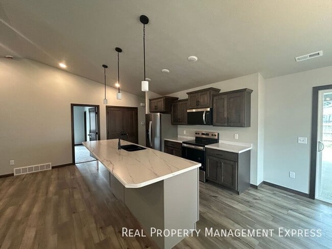 Building Photo - 3 Bedroom 2 Bathroom Home for Rent