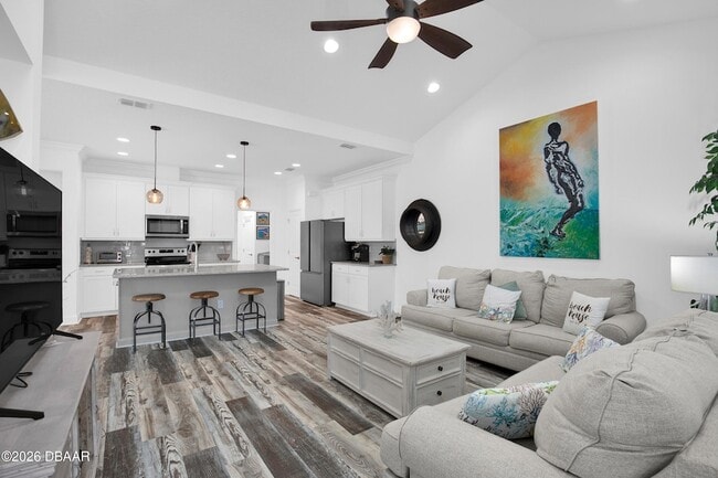 Building Photo - 402 Parrot Ln