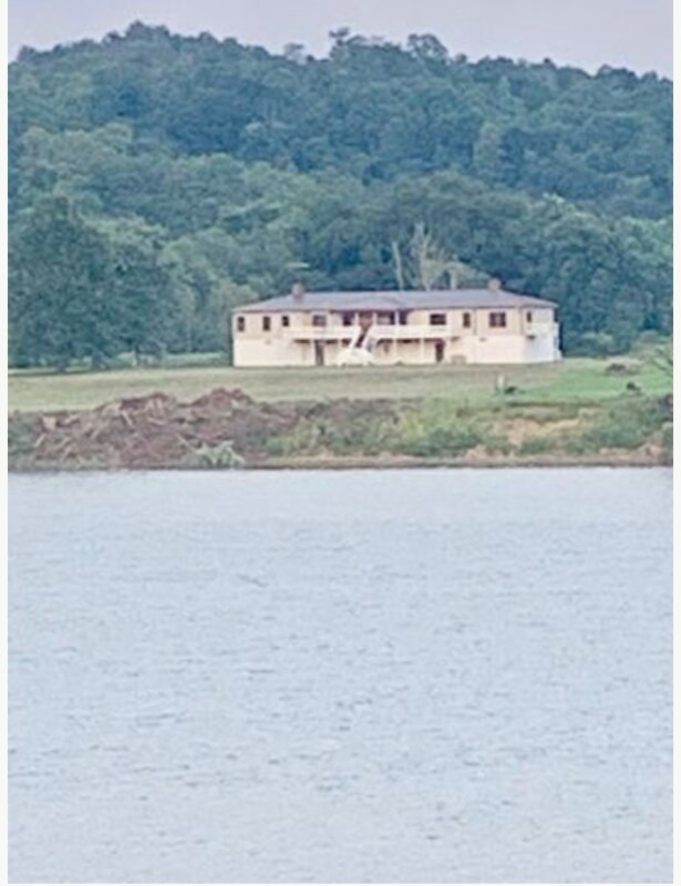 Foto del edificio - 8 Beechwood Dr