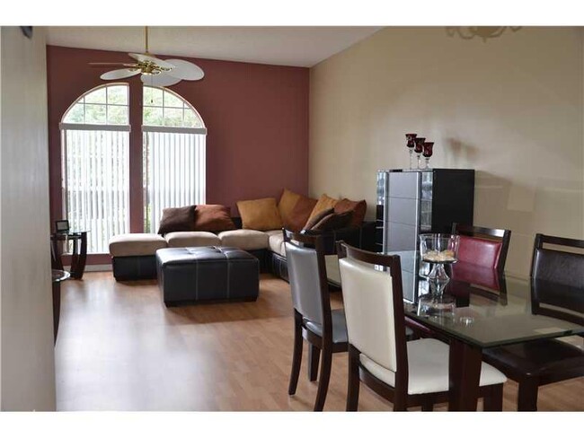 Building Photo - Off-Season Rental 3BR 2BA with pool in Sebastian