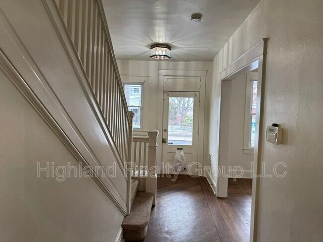 Building Photo - 914 N Lime St