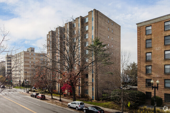 Building Photo - 2800 Wisconsin Ave NW