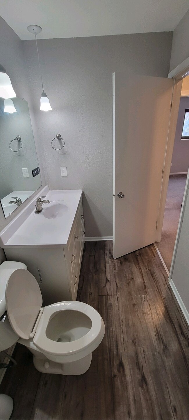 bath - 5400 Maple Rdg