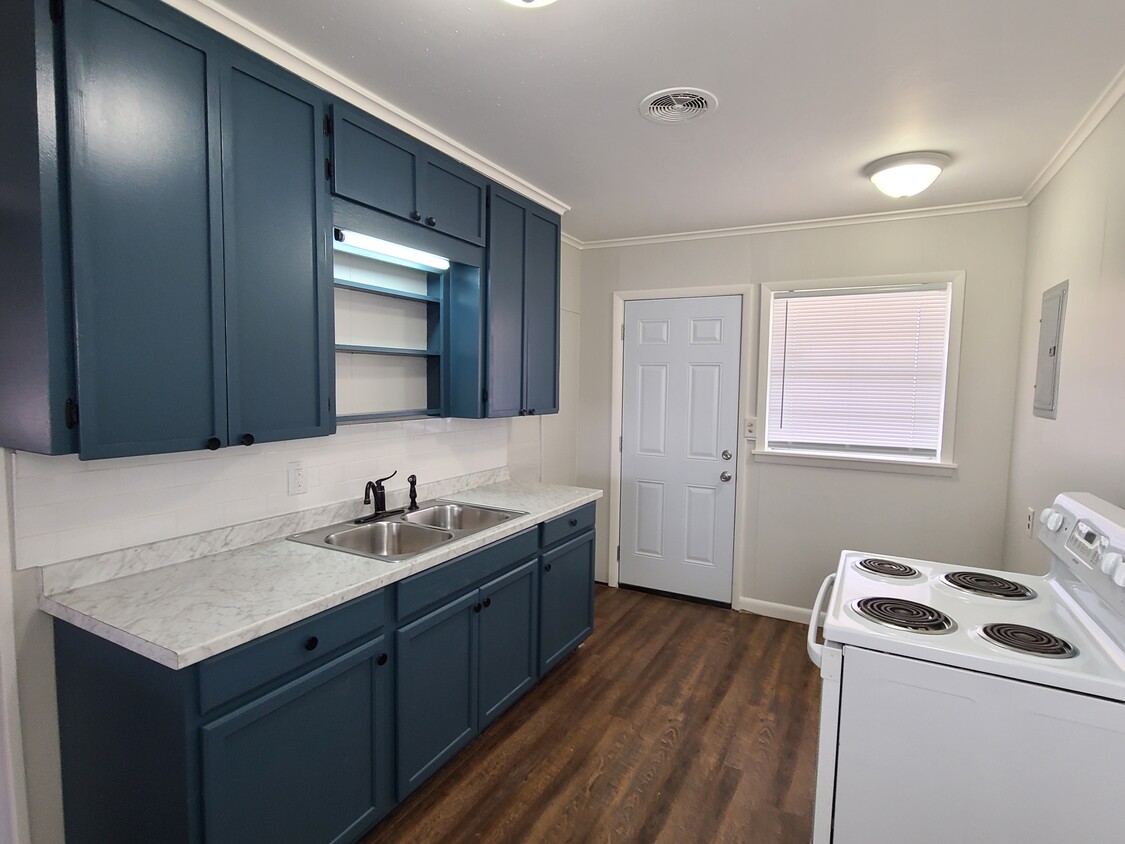 Primary Photo - 307 SE Avondale Ave