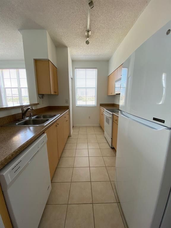 Foto del edificio - 616 Clearwater Park Rd