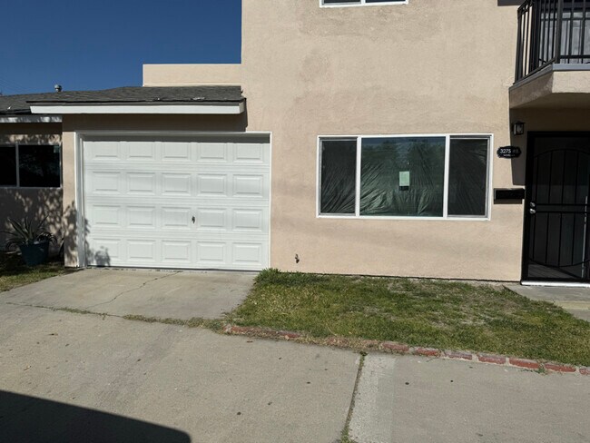 Foto del edificio - 3275 Saturn Ave