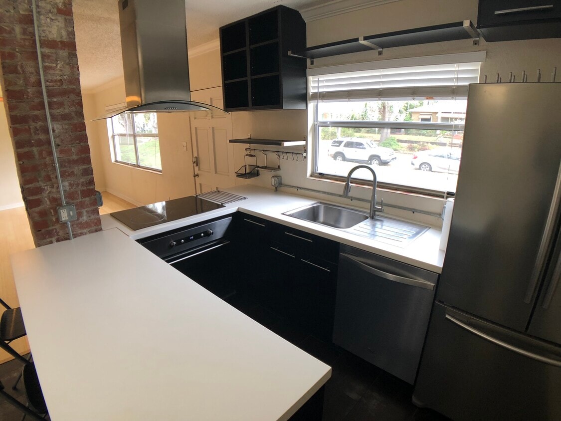 kitchen - 606 Harwood Street