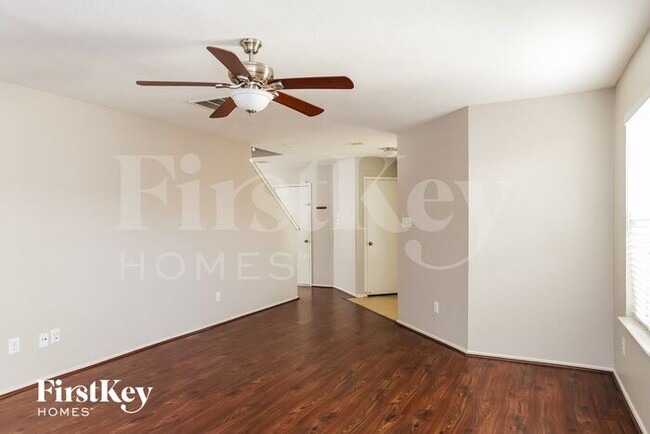 Foto del edificio - 2110 Nichole Woods Dr