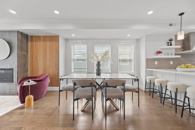 Foto del edificio - 62 Governor Winthrop Rd