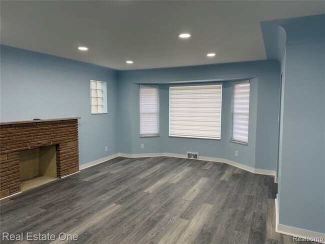 Foto del edificio - 6421 Oakman Blvd