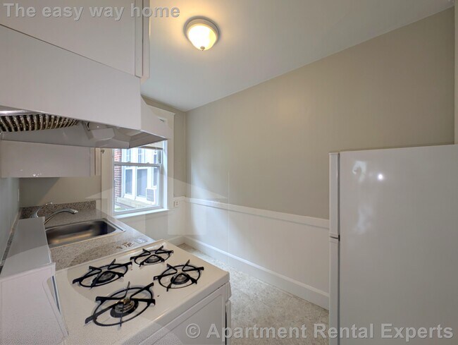 Building Photo - 156-158 Summer St Unit #302