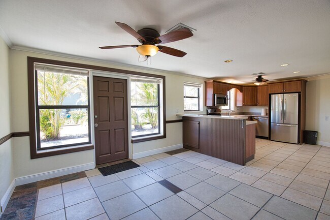 Foto del edificio - Annual Unfurnished 2-Bedroom 2-Bathroom wi...