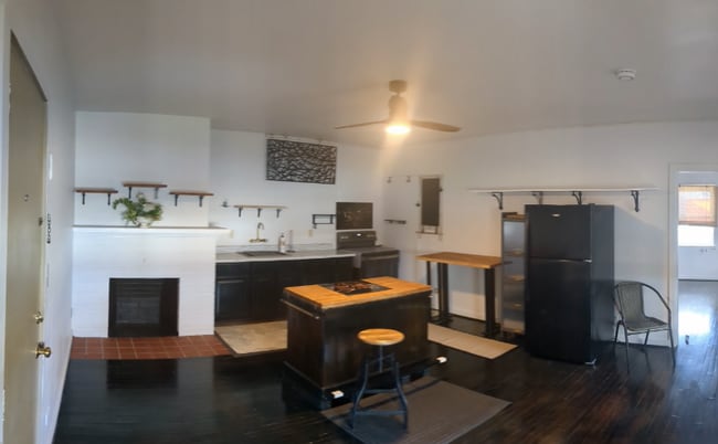 Building Photo - 2274 S Market St