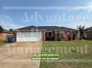 Building Photo - 2740 York Ln