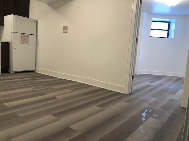 Building Photo - 450 W St James Pl
