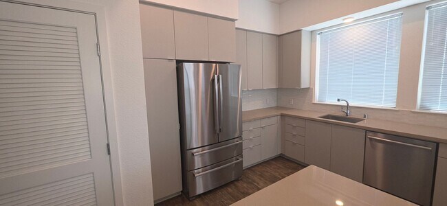 Foto del edificio - Luxury New Build with 2 En-Suites | Quartz Kitchen | Prime Fremont Location
