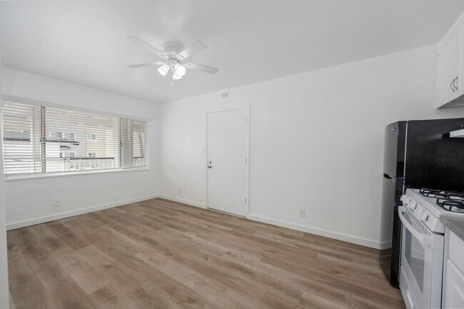 Foto del edificio - 203 W 3rd Ave