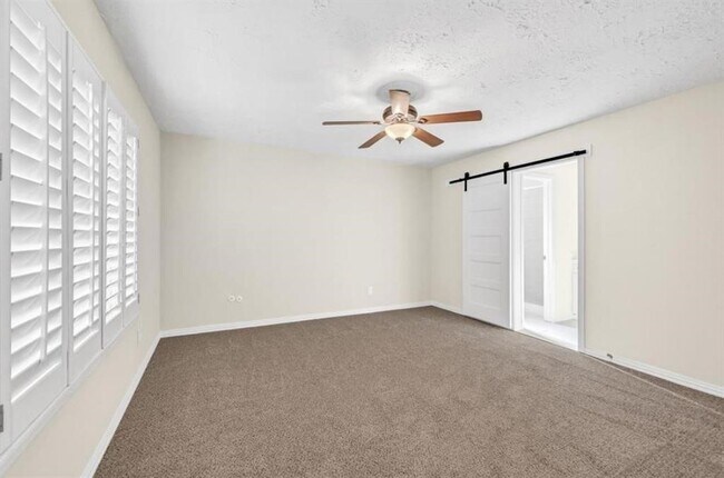 Foto del edificio - 8306 Wind Forest Dr