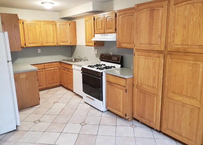 Building Photo - Three Bedroom for Rent!
