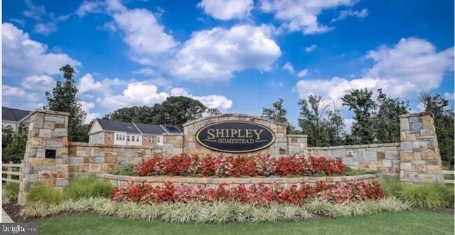 Building Photo - Beautiful former model home, 3bd 3.5bth ho...