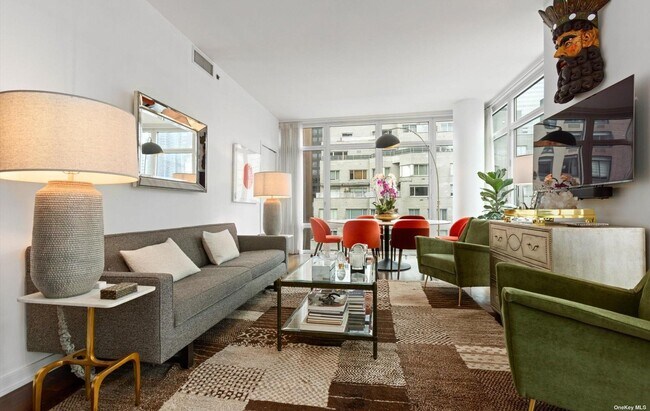 Building Photo - 207 W 57th St